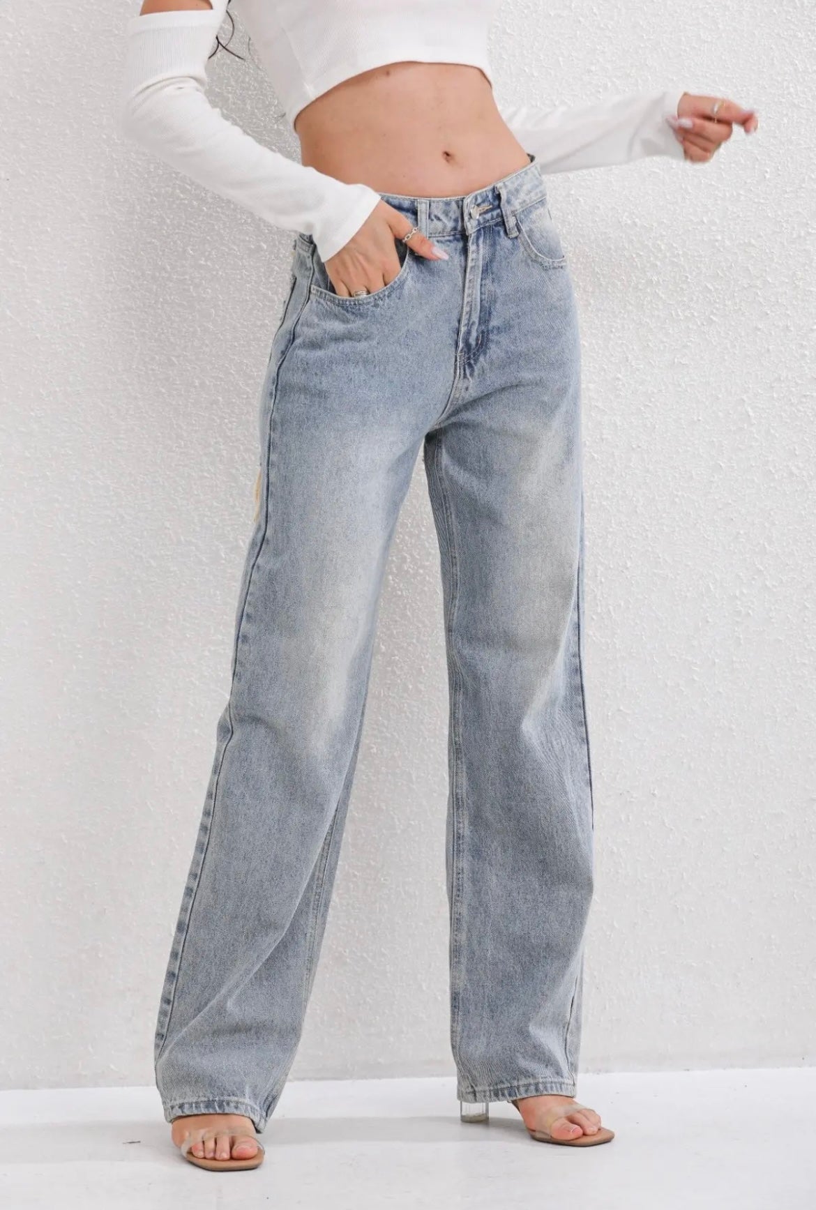Ripped Straight Leg jeans